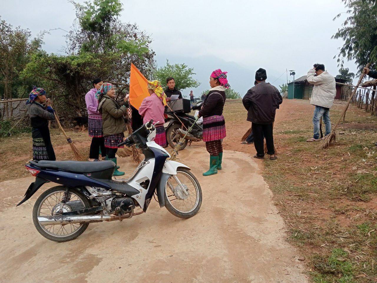 Lào Cai: Bí thư Đảng ủy xã Mù Cang Chải kiểm tra thực tế công tác chuẩn bị bầu cử