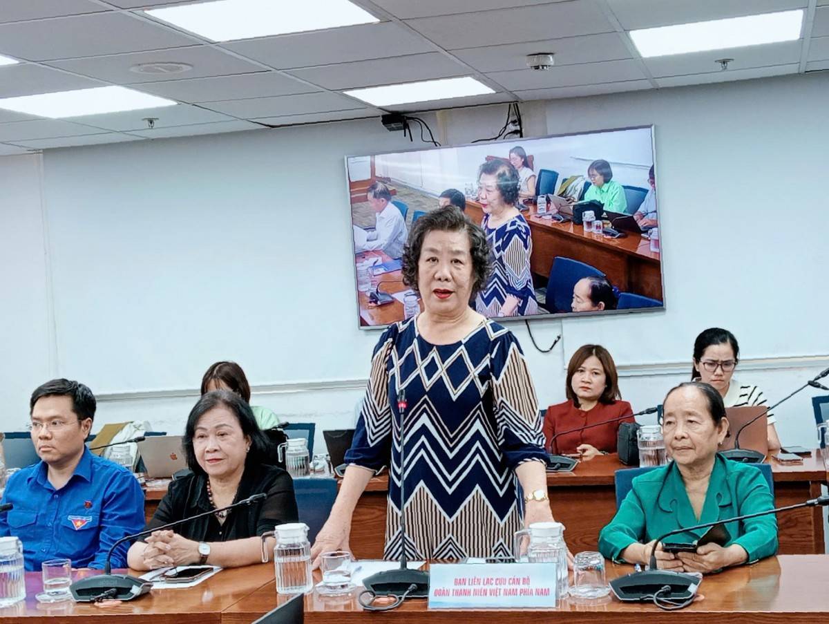  bà Đặng Hồng Linh - Phó Trưởng Ban kiêm Tổng thư ký Ban liên lạc cựu cán bộ Đoàn Thanh niên Việt Nam phía Nam