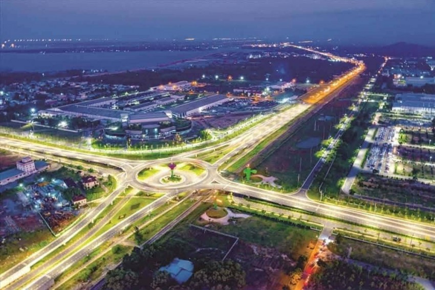 Đến nay, vùng Đông Nam Đà Nẵng đã thu hút 286 dự án đầu tư với tổng vốn đăng ký khoảng 241.000 tỷ đồng (tương đương 8,73 tỷ USD), giải quyết việc làm cho khoảng 45.000–50.000 lao động.