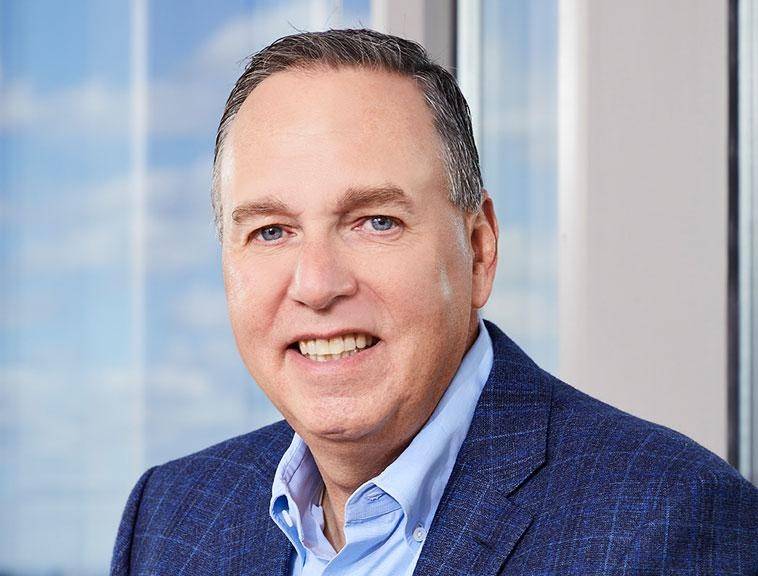 Chủ tịch kiêm CEO American Express và chiến lược biến American Express thành biểu tượng phong cách sống, Steve Squeri,