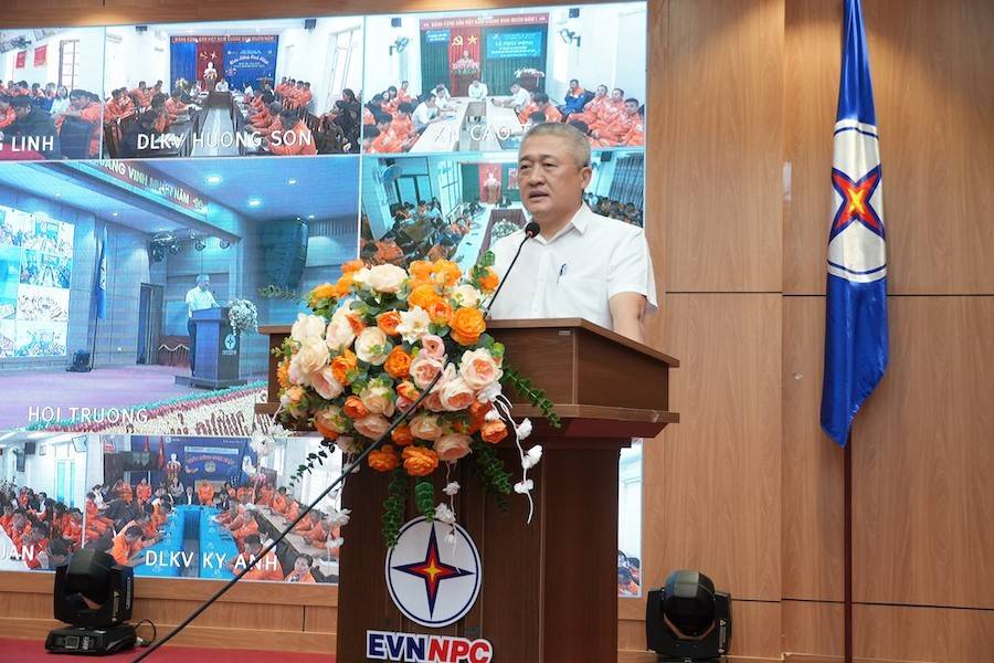 Ông Phạm Việt Thắng - Phó Giám đốc PC Hà Tĩnh phát biểu khai mạc Chương trình huấn luyện an toàn điện