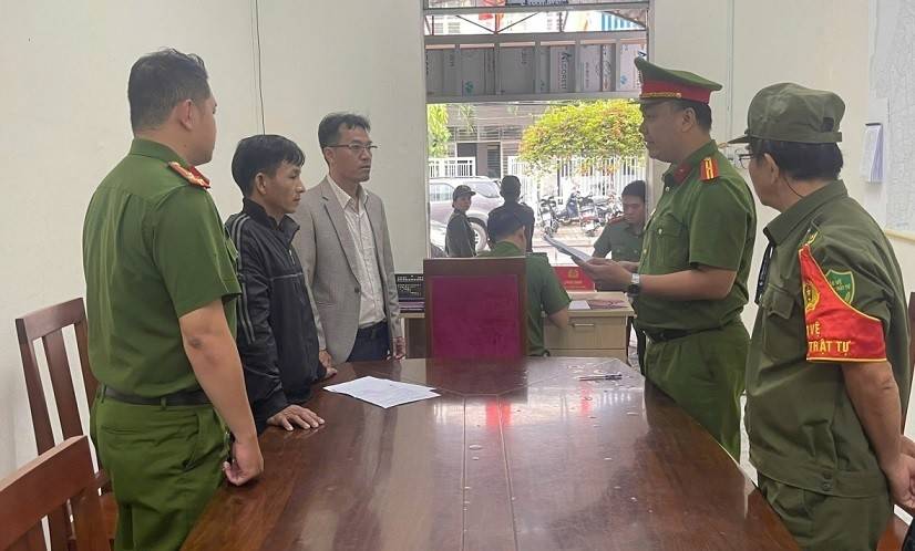 Cơ quan Cảnh sát điều tra Công an TP. Đà Nẵng công bố Quyết định khởi tố vụ án, khởi tố bị can để điều tra về hành vi “Lạm dụng tín nhiệm chiếm đoạt tài sản”.