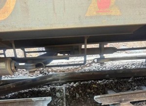 Trật bánh đầu máy tàu hàng tại Hải Vân, tạm dừng đôi tàu khách HĐ3/4