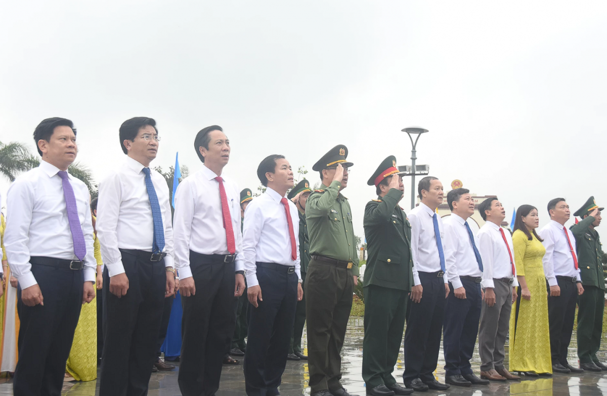 Quảng Trị: Trang nghiêm lễ chào cờ tại Kỳ đài Hiền Lương, hướng tới ngày hội bầu cử