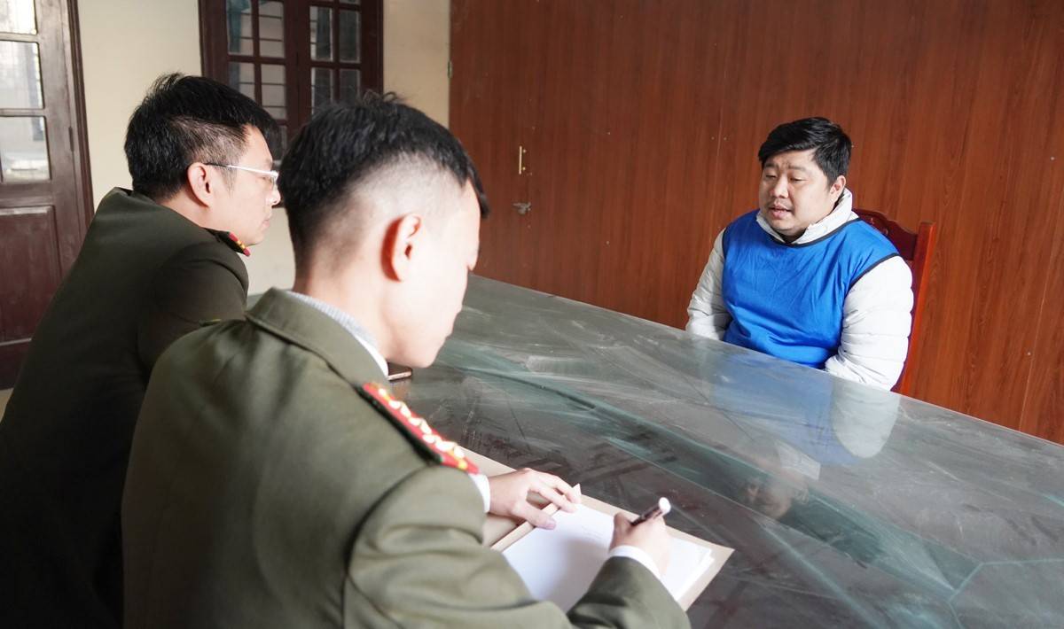 Đối tượng Nguyễn Băng Thảo tại Cơ quan điều tra (Ảnh: Công an Thanh Hoá).