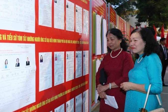 Cử tri Hà Nội nô nức đi bầu cử, gửi gắm niềm tin vào bộ máy chính quyền nhiệm kỳ mới