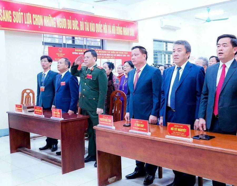 ông Nguyễn Khắc Thận - Ủy viên Trung ương Đảng, Bí thư Tỉnh ủy Nghệ Andự Lễ khai mạc bầu cử đại biểu Quốc hội khóa XVI và đại biểu HĐND các cấp, nhiệm kỳ 2026 – 2031 tại khu vực bỏ phiếu số 2 (khối 4, phường Trường Vinh)