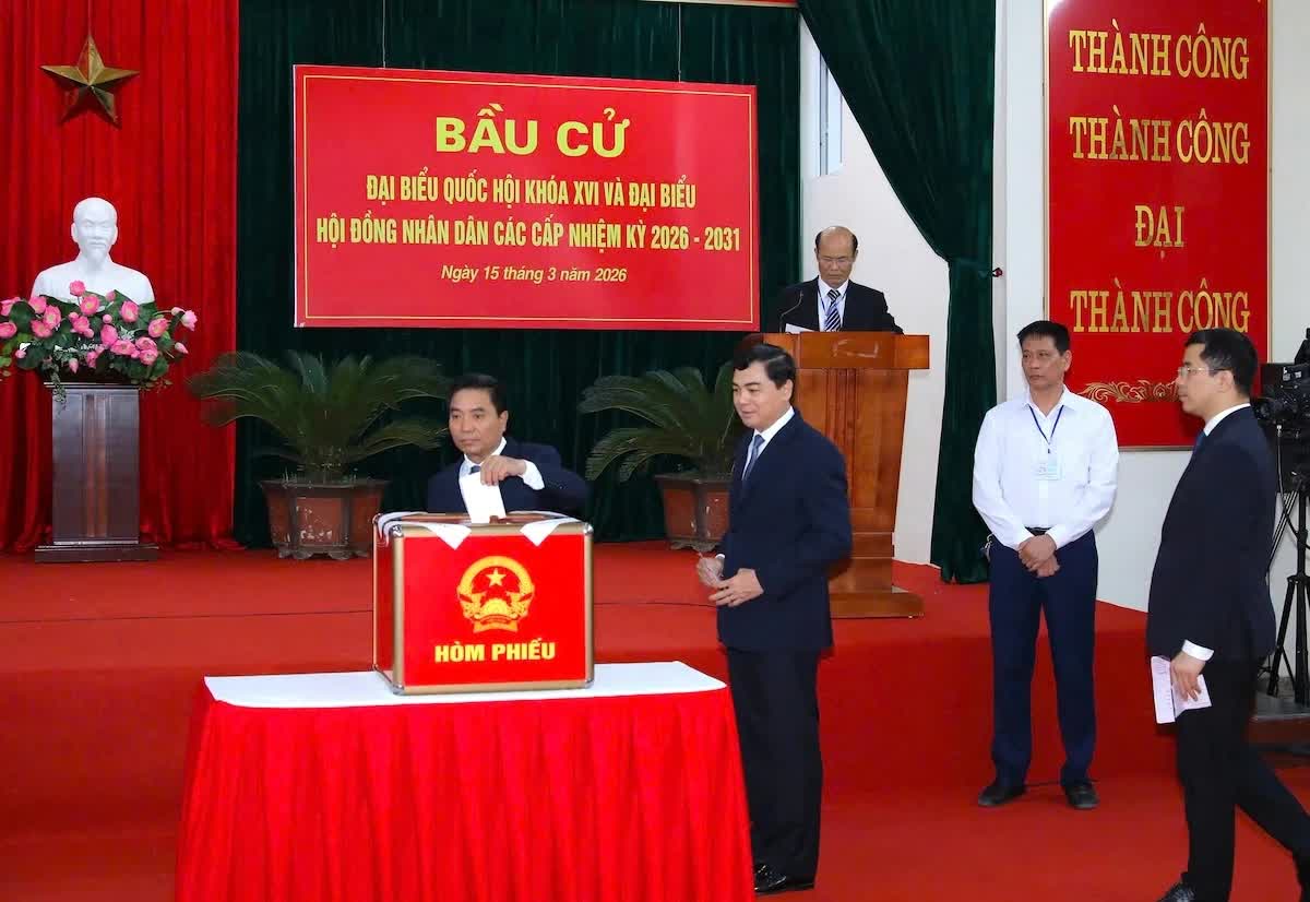 Thanh Hóa: Bí thư Tỉnh ủy và lãnh đạo tỉnh dự lễ khai mạc, bỏ phiếu tại Nhà văn hóa Tổ dân phố Bình Minh