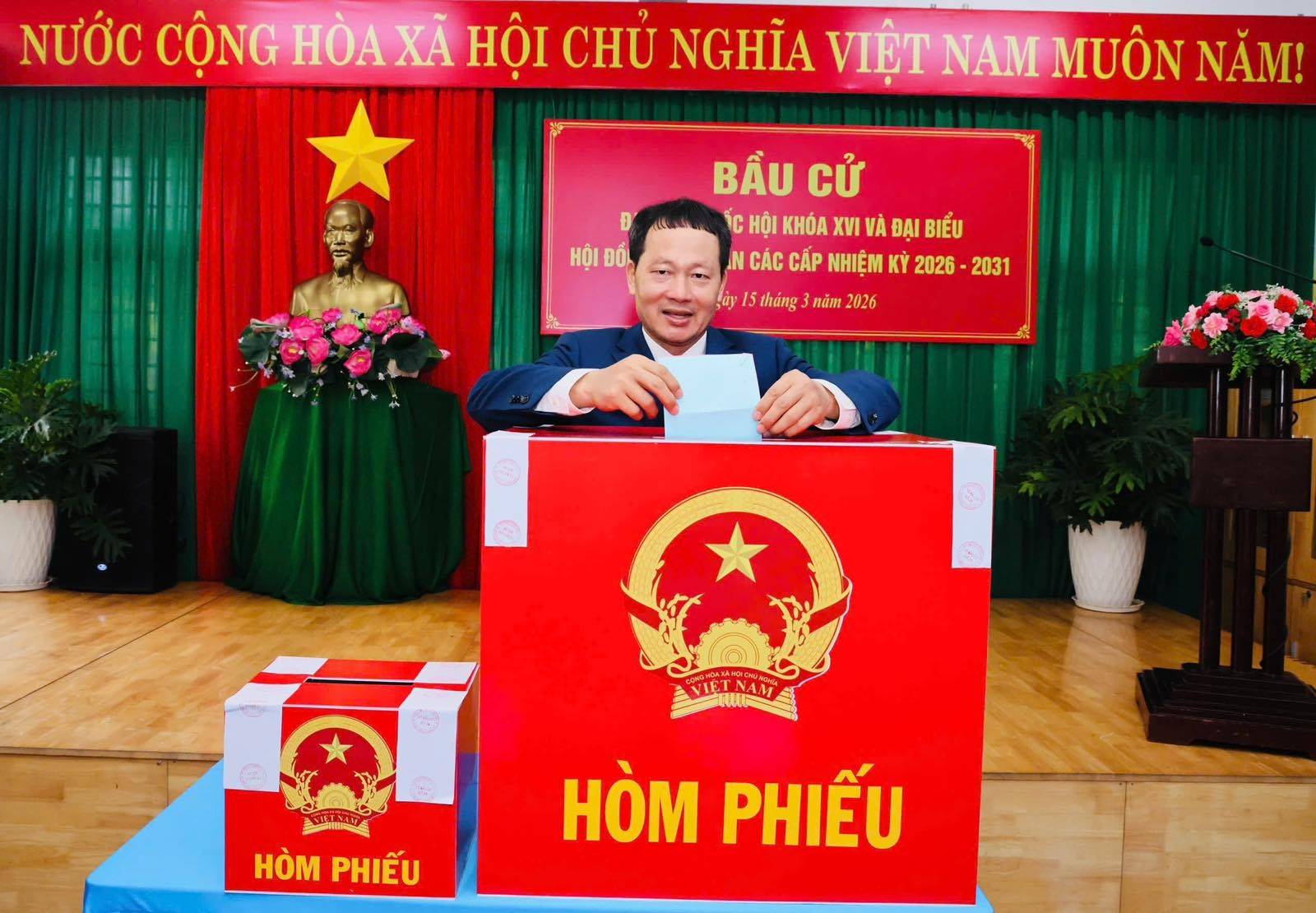 Chùm ảnh: Các đồng chí lãnh đạo Đảng, Nhà nước thực hiện quyền cử tri