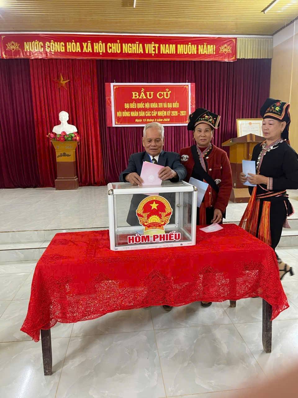 Ngày hội bầu cử rộn ràng ở xã vùng cao Mỏ Vàng với gần 6.400 cử tri nô nức đi bỏ phiếu