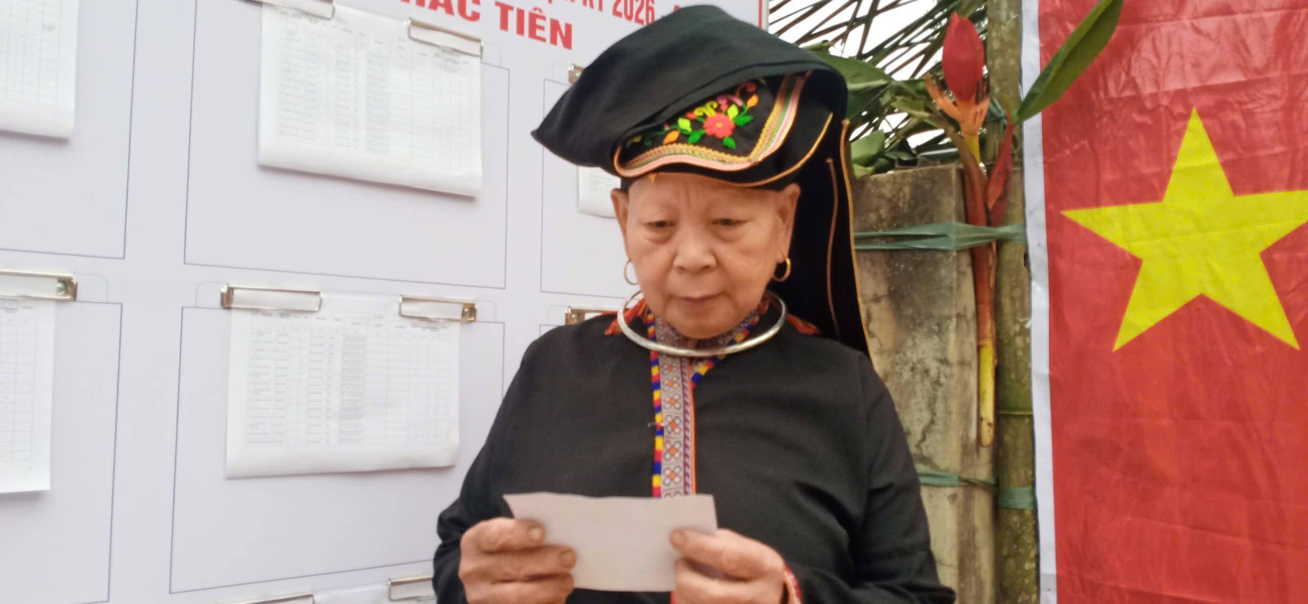 Ngày hội bầu cử rộn ràng ở xã vùng cao Mỏ Vàng với gần 6.400 cử tri nô nức đi bỏ phiếu