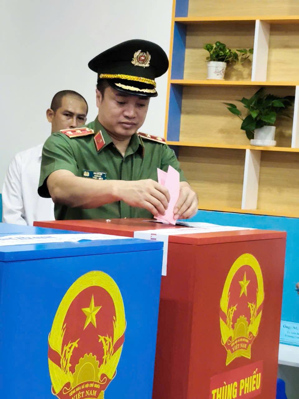 Không khí háo hức, hân hoan trong ngày hội non sông tại TP.HCM