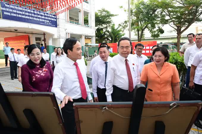 Không khí háo hức, hân hoan trong ngày hội non sông tại TP.HCM