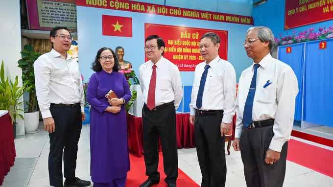 Không khí háo hức, hân hoan trong ngày hội non sông tại TP.HCM