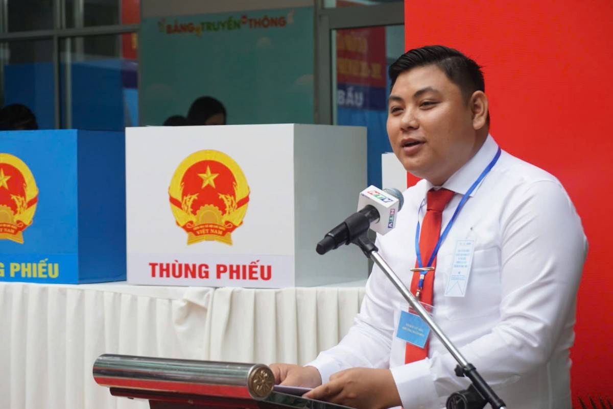 ông Lê Thanh Bình, Phó Chủ tịch Mặt trận Tổ quốc Việt Nam phường Xuân Hòa, kiêm Bí thư Đoàn Thanh niên Cộng sản Hồ Chí Minh phường