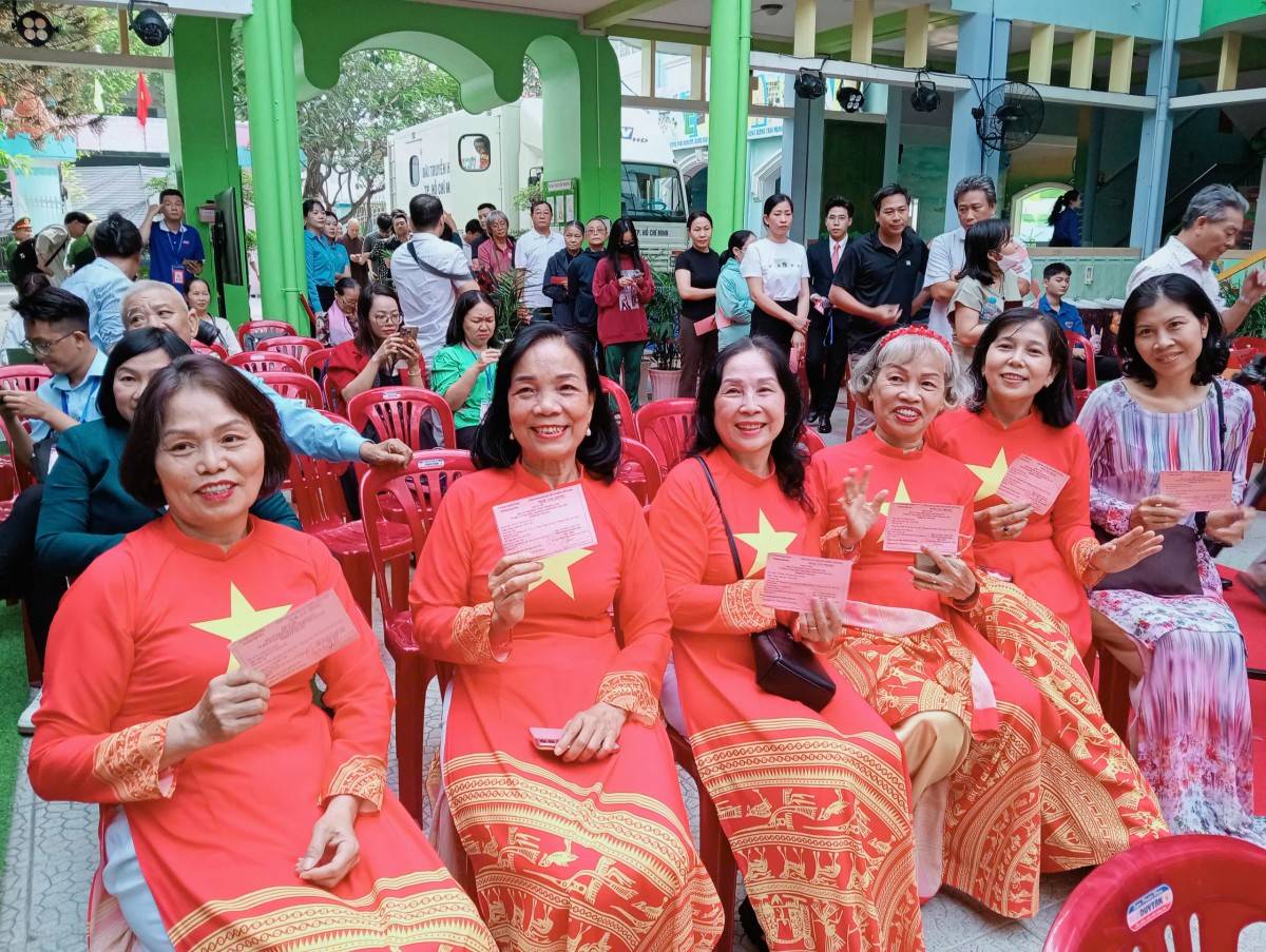 Không khí háo hức, hân hoan trong ngày hội non sông tại TP.HCM