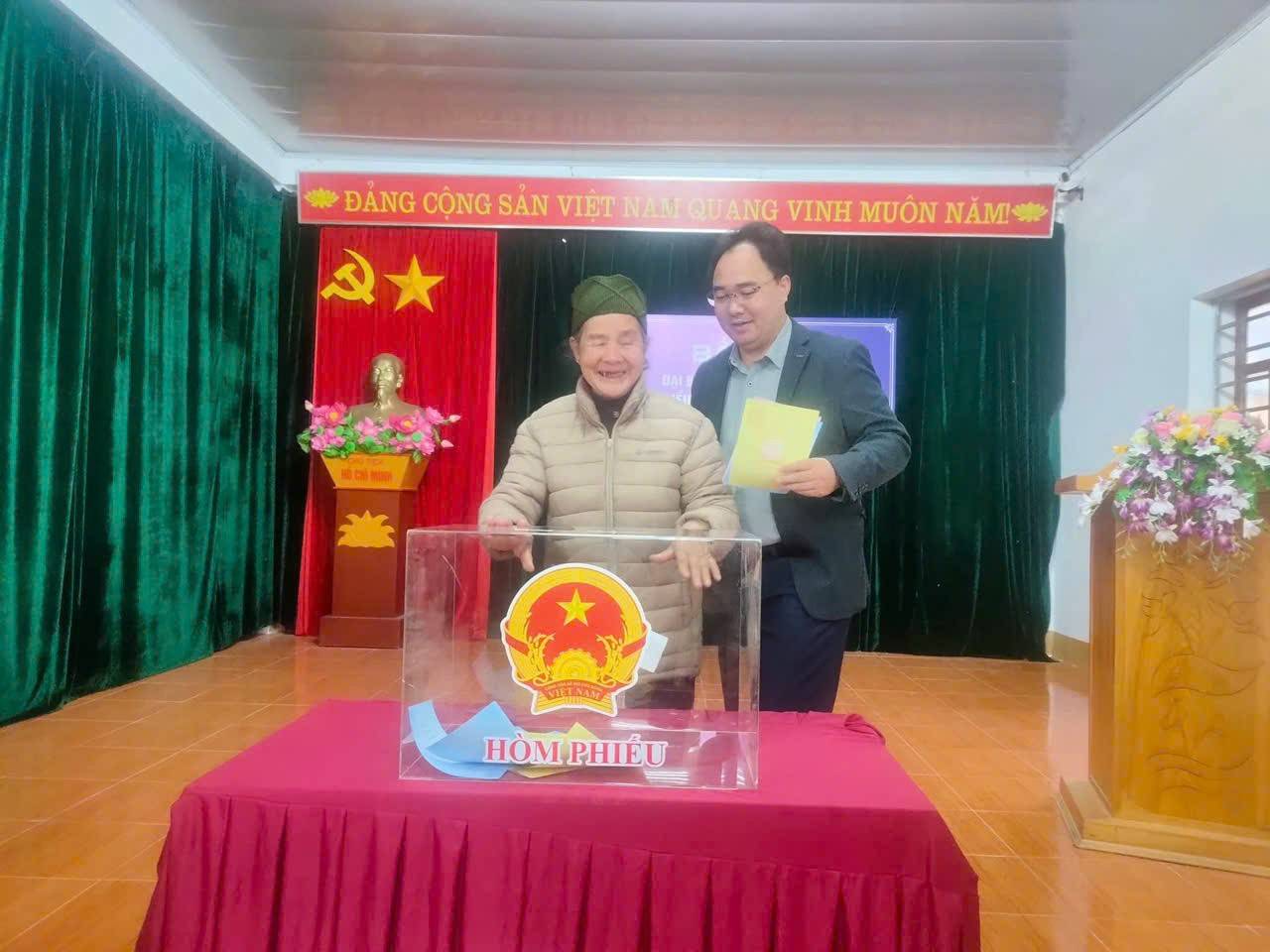 Phát huy hiệu quả công tác dân vận, đồng bào vùng cao Mù Cang Chải nô nức đi bầu cử