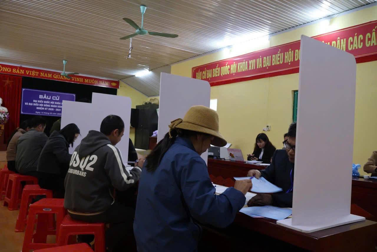 Phát huy hiệu quả công tác dân vận, đồng bào vùng cao Mù Cang Chải nô nức đi bầu cử