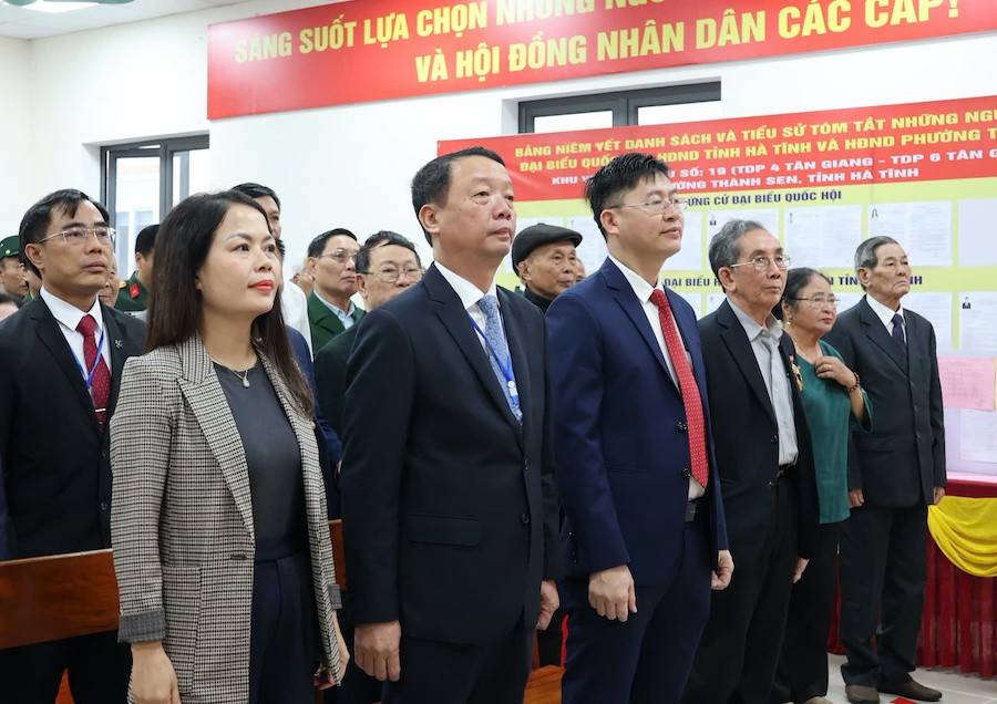 Ông Phan Thiên Định – Chủ tịch UBND tỉnh Hà Tĩnh dự Lễ khai mạc bầu cử đại biểu Quốc hội khóa XVI và đại biểu HĐND các cấp nhiệm kỳ 2026 – 2031 tại khu vực bỏ phiếu Tổ dân phố 6, phường Thành Sen