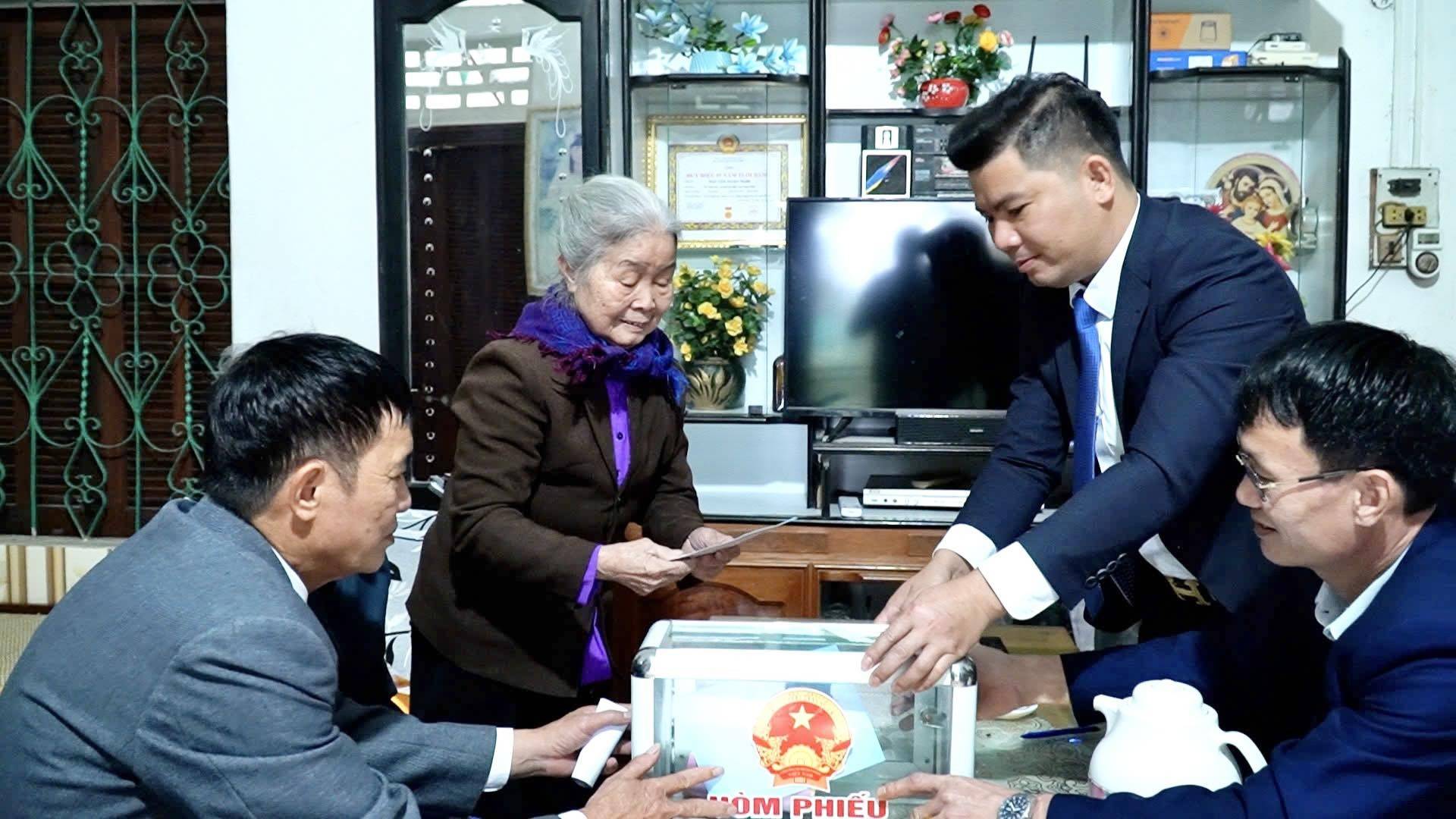 Lào Cai: Hòm phiếu phụ bảo đảm quyền bầu cử cho cử tri cao tuổi, yếu thế ở xã Mậu A