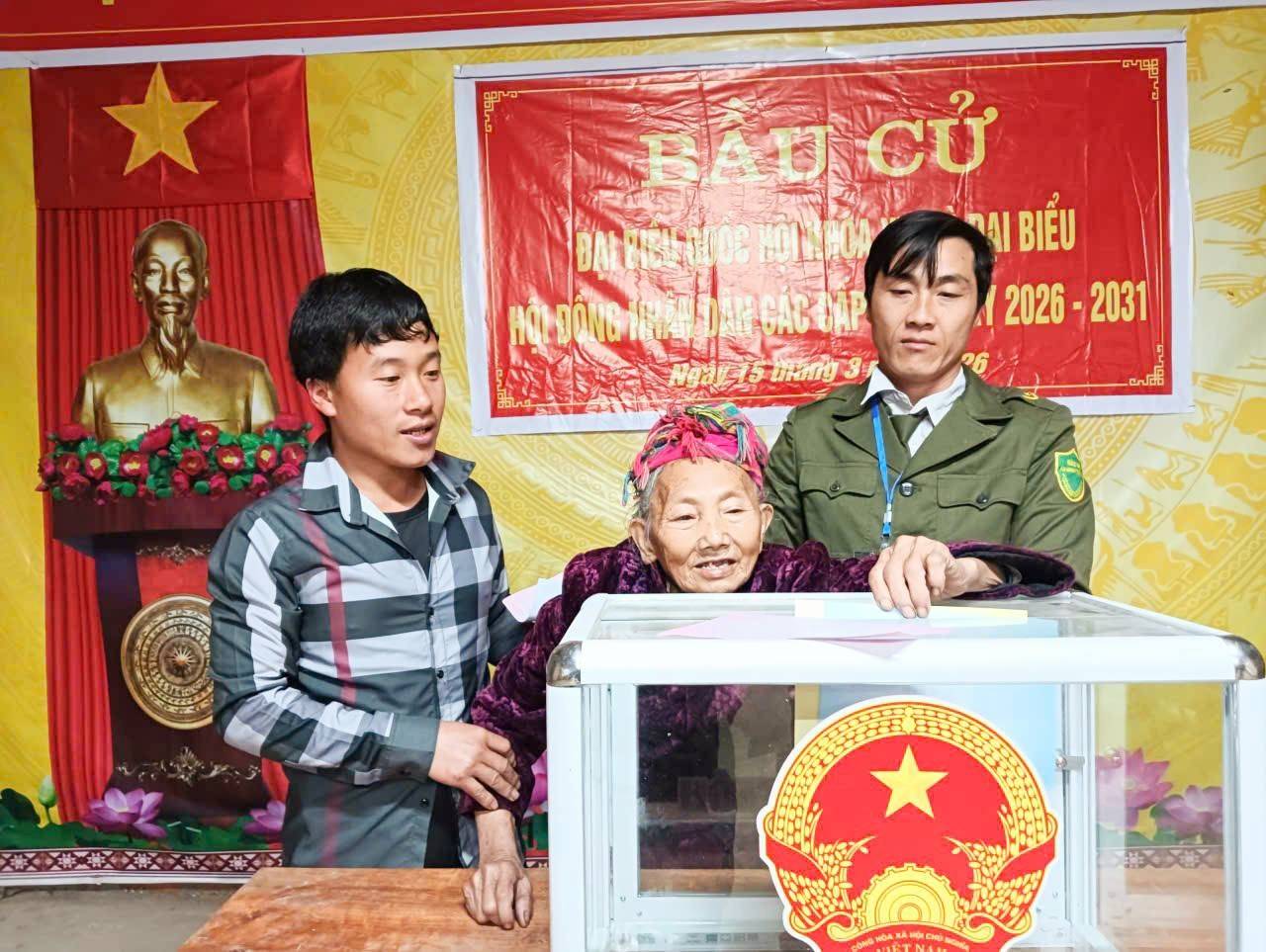 Làm tốt công tác dân vận giúp xã Mỏ Vàng hoàn thành bầu cử sớm với 100% cử tri tham gia