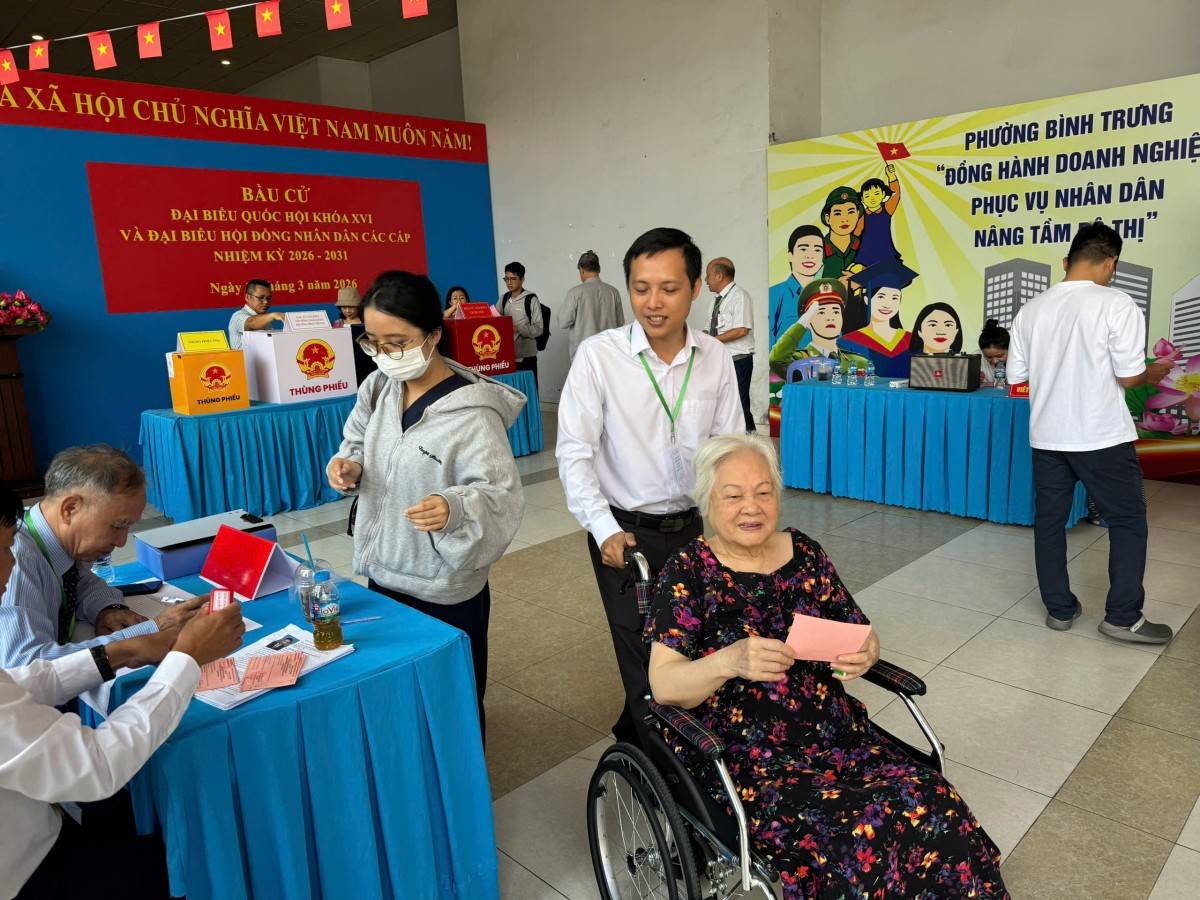 Không khí háo hức, hân hoan trong ngày hội non sông tại TP.HCM