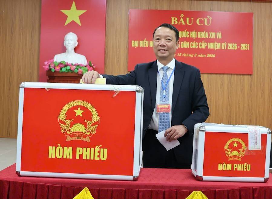 Lãnh đạo tỉnh Hà Tĩnh dự Lễ khai mạc và thực hiện quyền cử tri