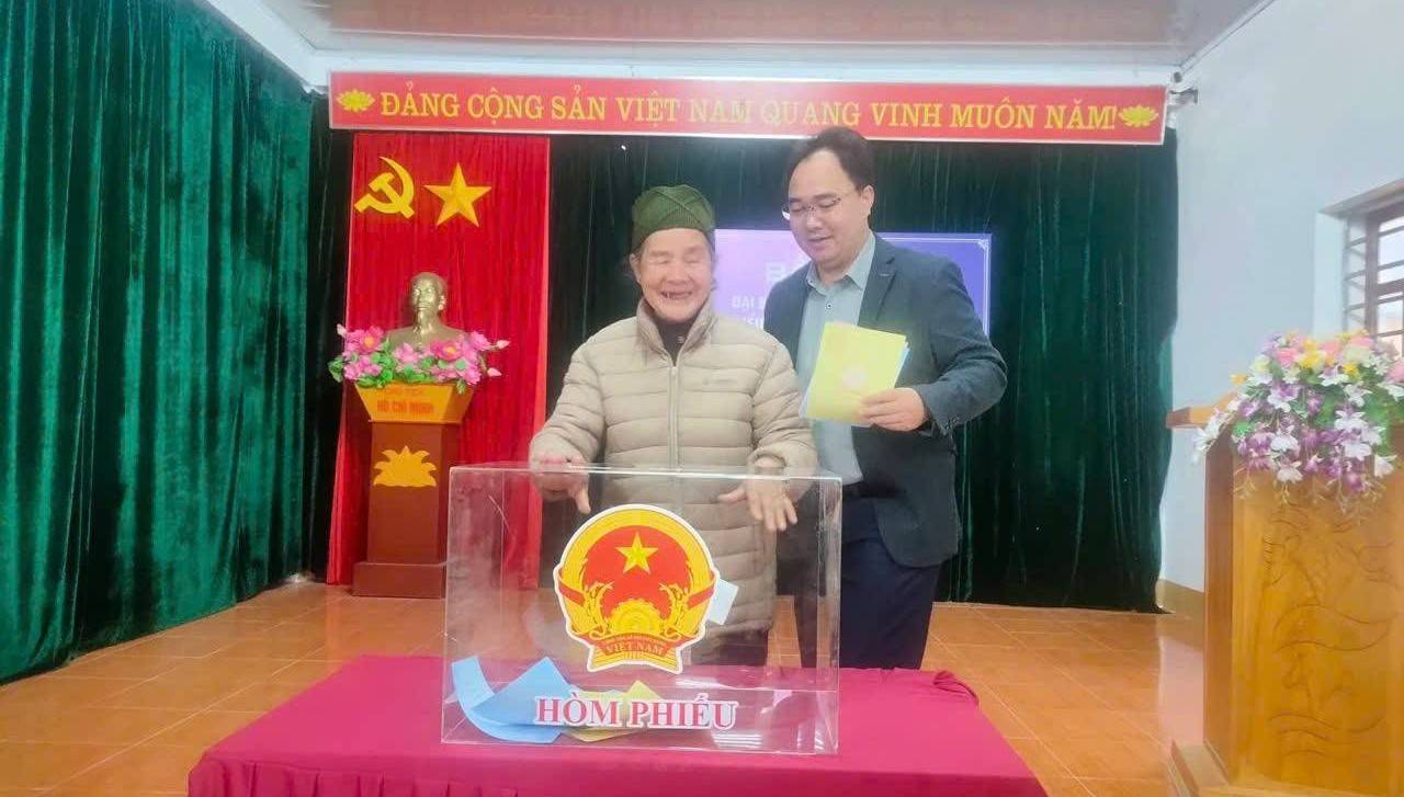 Phát huy hiệu quả công tác dân vận, đồng bào vùng cao Mù Cang Chải nô nức đi bầu cử