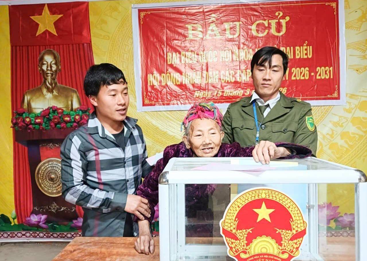 Làm tốt công tác dân vận giúp xã Mỏ Vàng hoàn thành bầu cử sớm với 100% cử tri tham gia