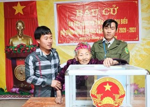 Làm tốt công tác dân vận giúp xã Mỏ Vàng hoàn thành bầu cử sớm với 100% cử tri tham gia