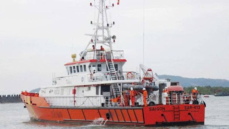 Tàu chuyên dụng tìm kiếm cứu nạn SAR 413 rời cầu đi cứu nạn.