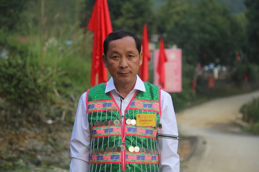 Ông Sung Văn Sau, Trưởng bản Chim, xã Nhi Sơn.