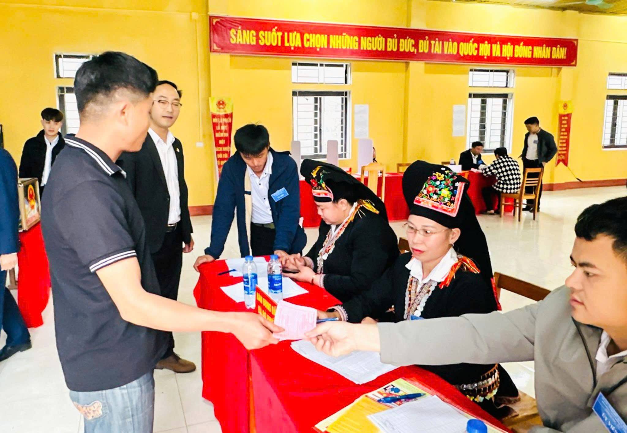 Lào Cai: 10h sáng, xã vùng cao Phong Dụ Thượng đạt 100% cử tri tham gia bầu cử