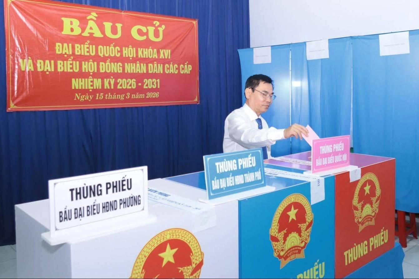 Cử tri phường Lái Thiêu phấn khởi tham gia “Ngày hội non sông”