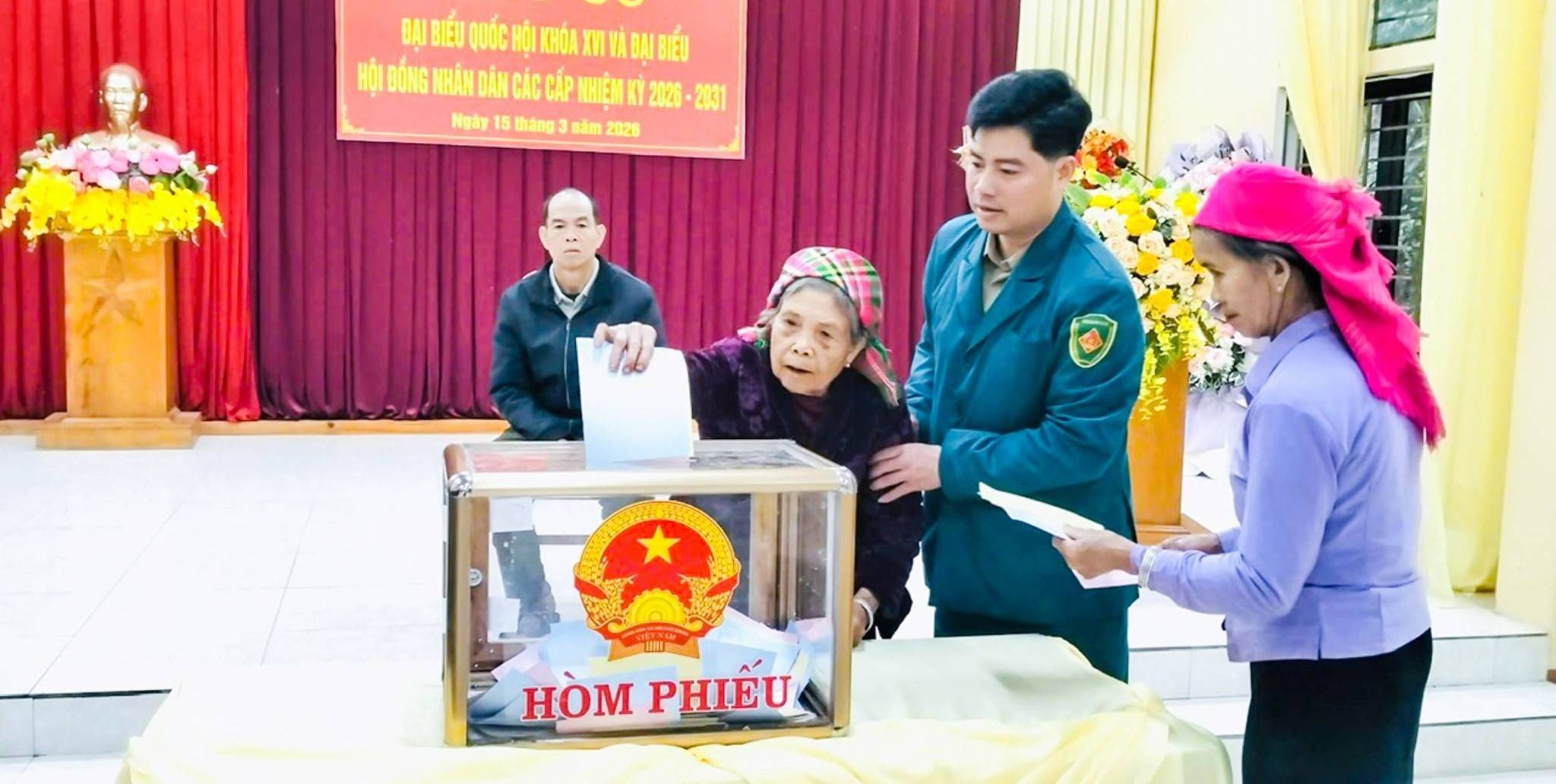 Lào Cai: 10h sáng, xã vùng cao Phong Dụ Thượng đạt 100% cử tri tham gia bầu cử