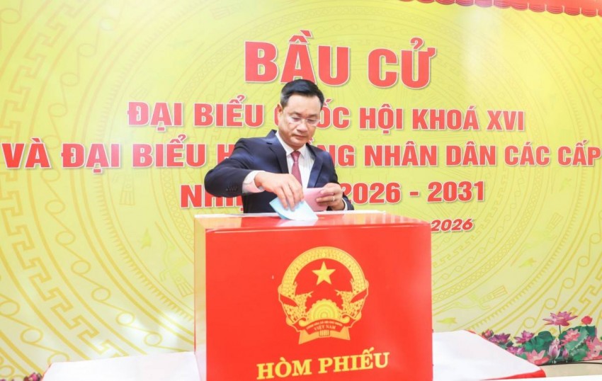 Ủy viên Trung ương Đảng, Bí thư Thành ủy Đà Nẵng Lê Ngọc Quang đến dự và tham gia bỏ phiếu tại khu vực 