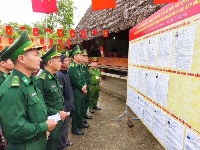 Không khí ngày bầu cử diễn ra trang nghiêm, dân chủ, đúng quy định của pháp luật, thực sự trở thành ngày hội lớn của toàn dân.