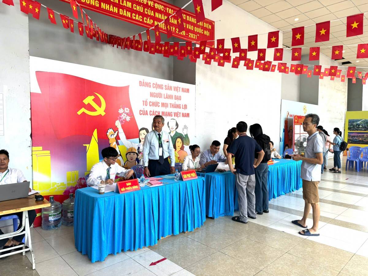 Gần 50% cử tri tại TP.HCM đã tham gia bầu cử sau hơn 4 giờ khai mạc