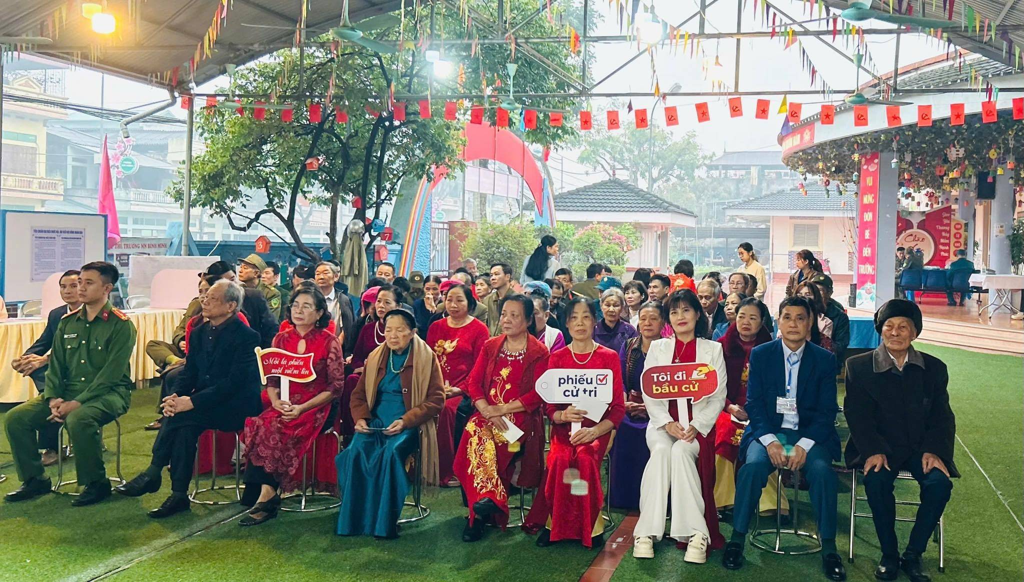 Lào Cai: Hơn 82% cử tri tham gia bỏ phiếu tính đến 11 giờ 30 ngày 15/3