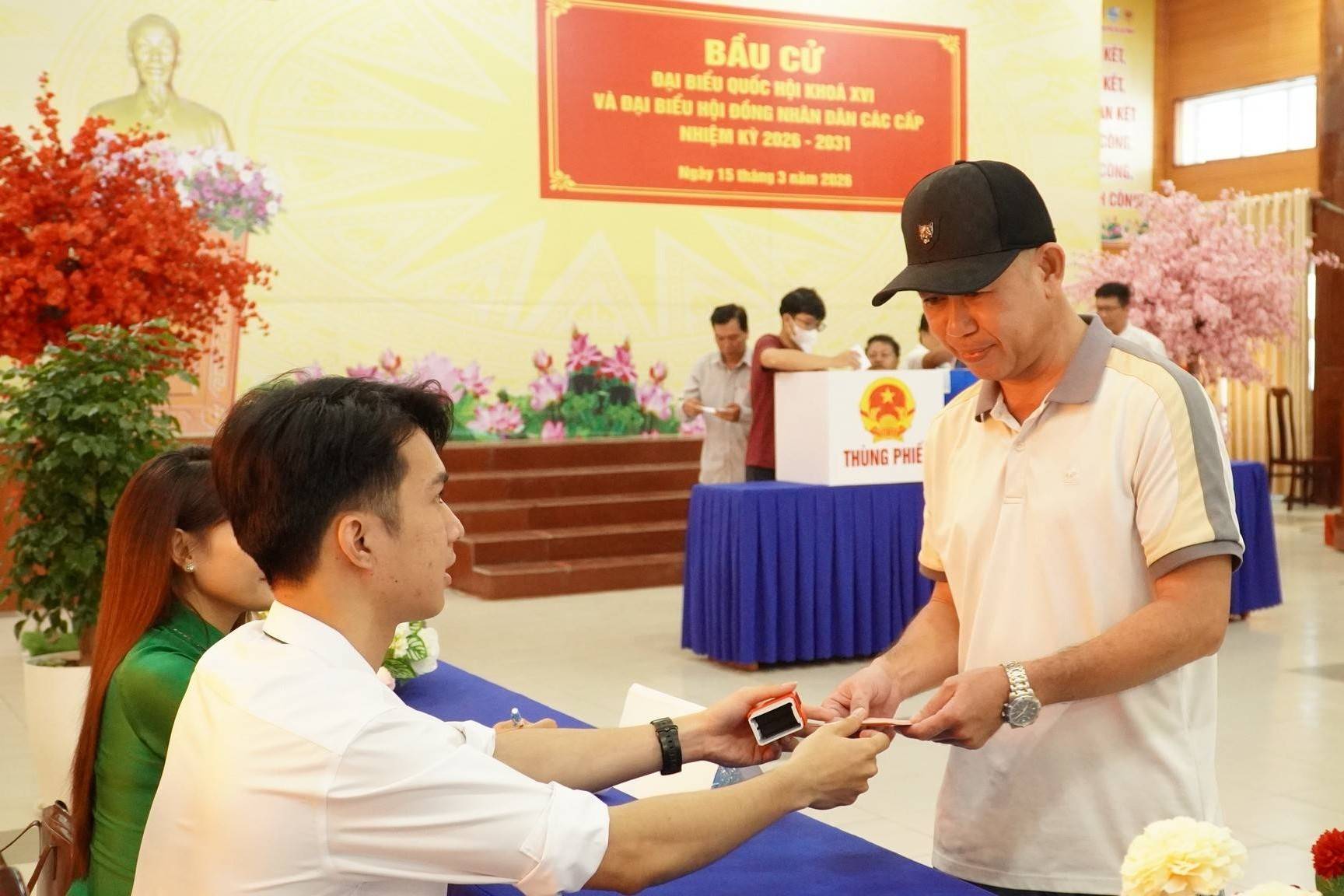 Phường Đông Hòa rộn ràng ngày hội non sông