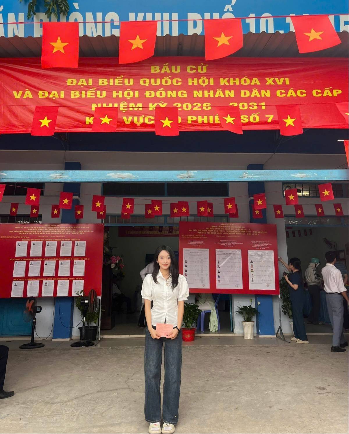 Hơn 9,7 triệu cử tri TP.Hồ Chí Minh nô nức đi bầu cử, thế hệ trẻ lần đầu cầm lá phiếu