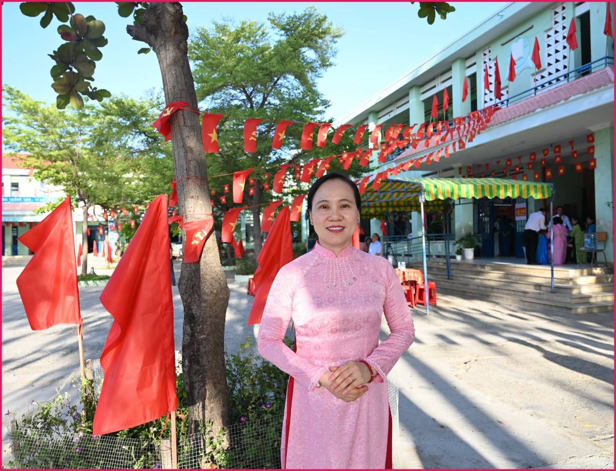 Phó Chủ tịch Thường trực UBND tỉnh Khánh Hòa Nguyễn Long Biên thực hiện quyền cử tri tại Phường Bảo An