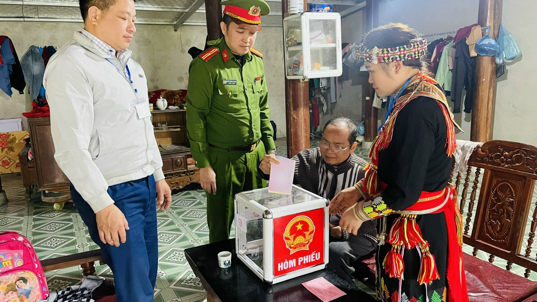 Lào Cai dẫn đầu cả nước với 99,8% cử tri tham gia bầu cử tính đến 15 giờ 20 phút