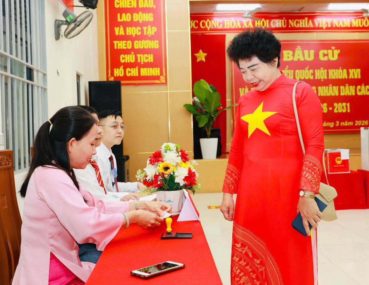 Ngày hội non sông tại Khánh Hòa: Cử tri từ đất liền đến Trường Sa đi bỏ phiếu