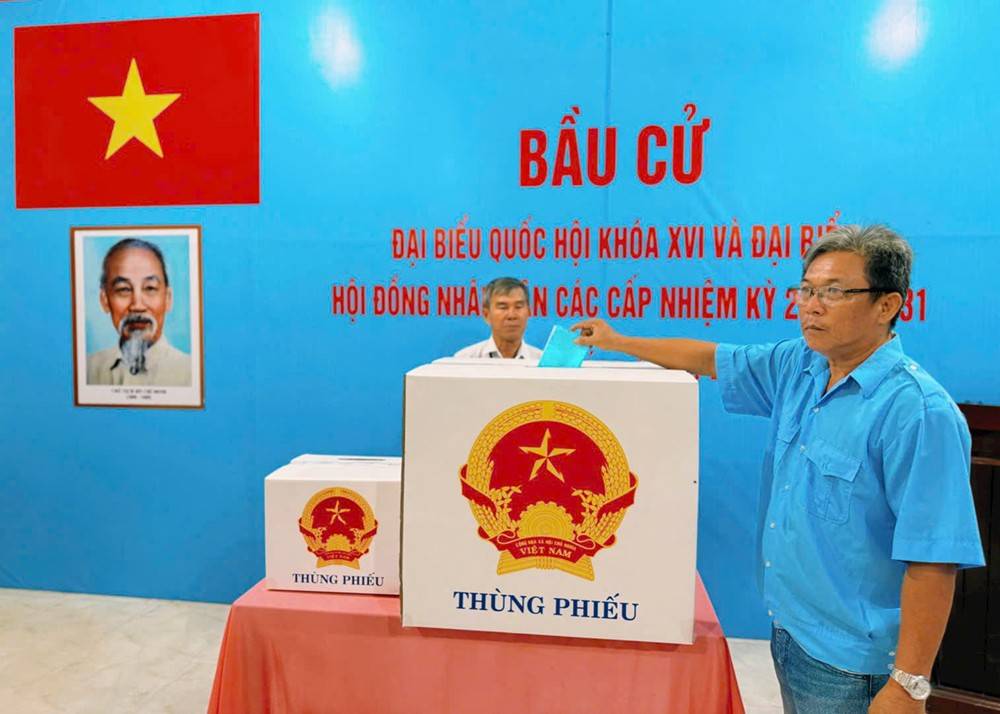 Cử tri tham gia bỏ phiếu