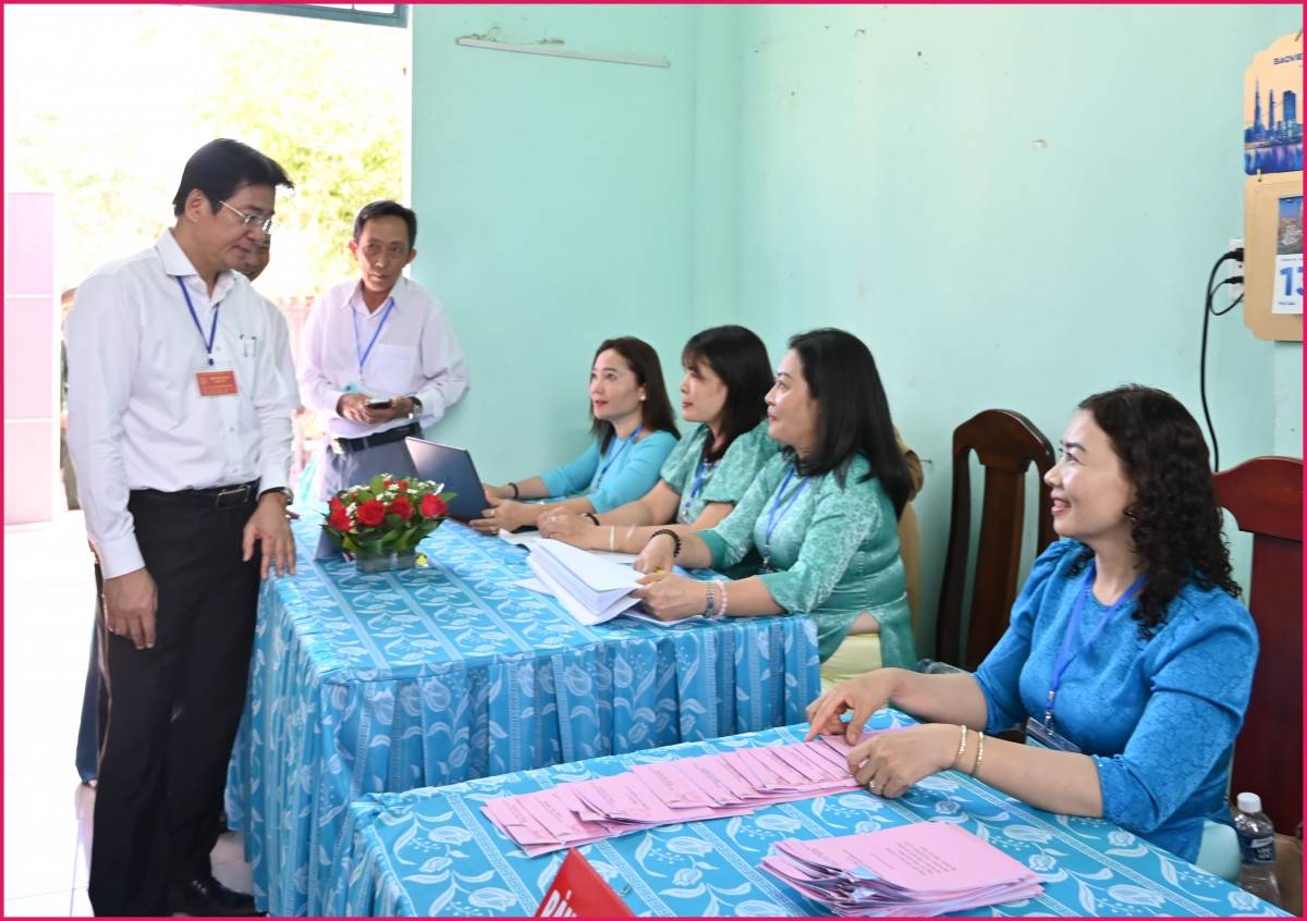 Cử tri Phường Bảo An, Đô Vinh, Ninh Chữ tham gia bỏ phiếu, lựa chọn ứng cử viên tài đức, trách nhiệm với cộng đồng xã hội