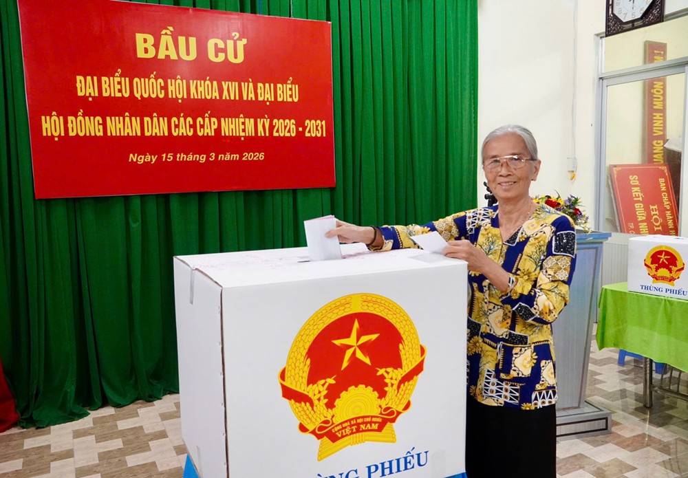 Từ sáng sớm, các cư tri đã tham gia bỏ phiếu