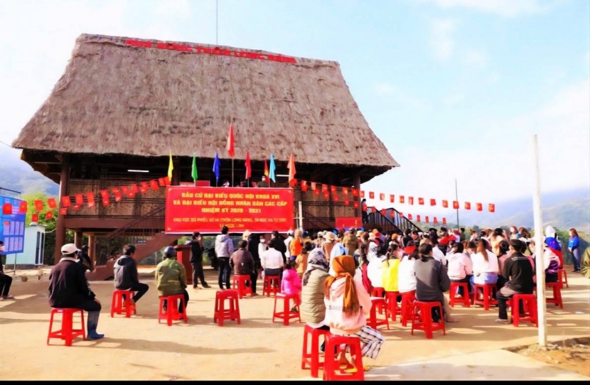 Quang cảnh điểm bầu cử tại xã Ngọc Linh, tỉnh Quảng Ngãi.