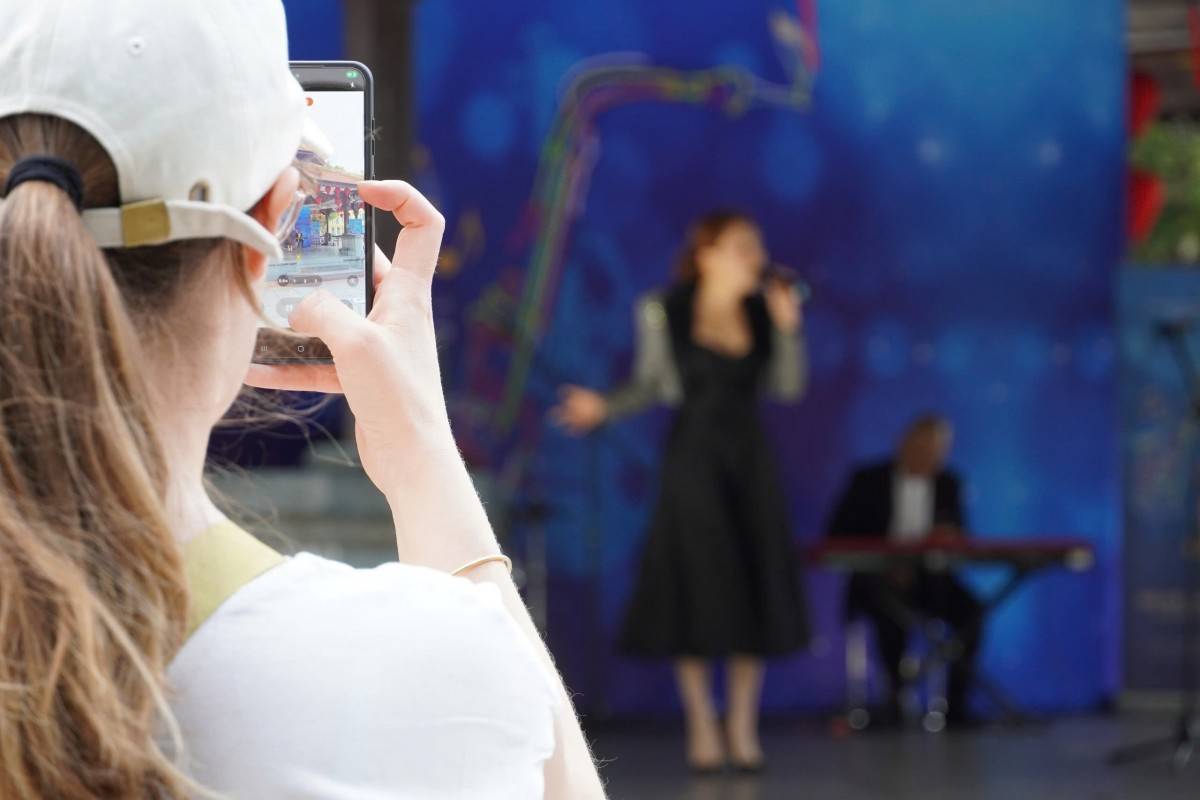 Nhạc Jazz hòa nhịp giai điệu Việt giữa phố đi bộ Hồ Gươm