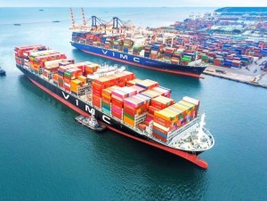 Bộ Xây dựng đề xuất giảm thuế phí vận tải ứng phó biến động giá xăng dầu